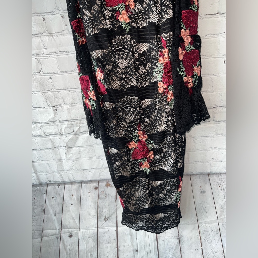 Venus Black, Red & Pink floral dress size 6 - Picture 6 of 16